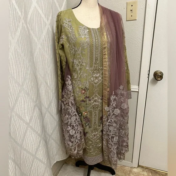 sachin and babi light blue dress Baroque Dresses | Pakistani Indian Heavily Embroidered Chiffon Dress Olive/Lilic | Color: Green/Purple | Size: L